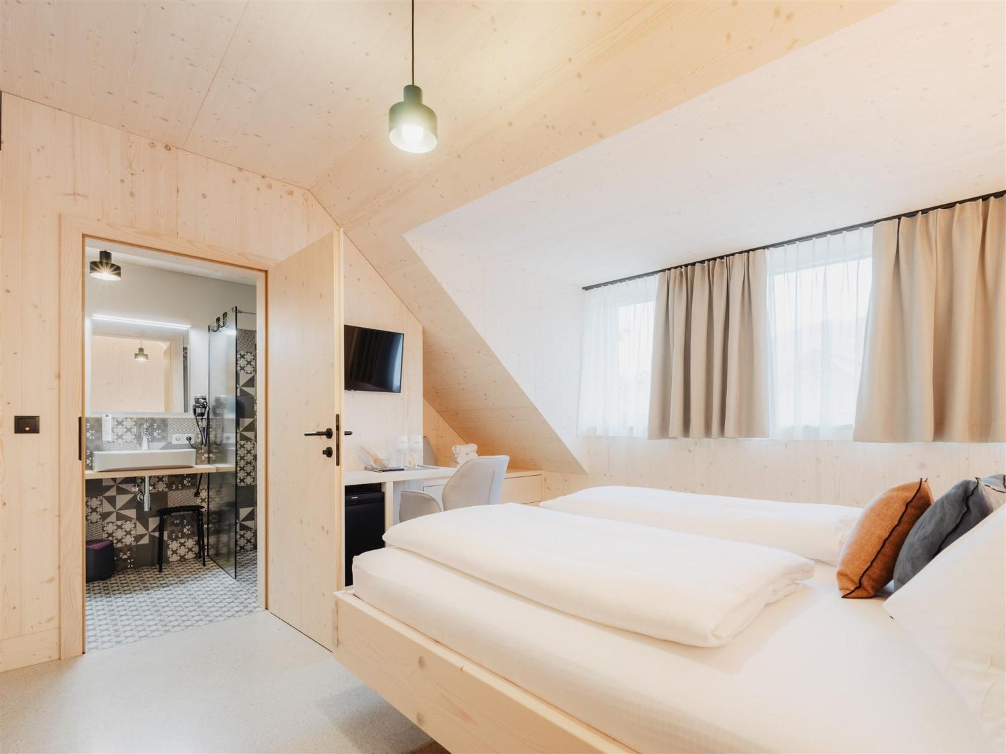B&B Hotel Zimmerei Mit Fruehstueck ルンツ・アム・ゼー エクステリア 写真